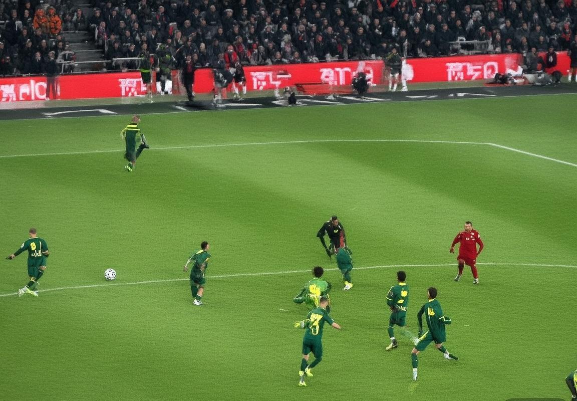 巴黎圣日耳曼VS利物浦：巅峰对决战术解析与新赛季展望(图1)